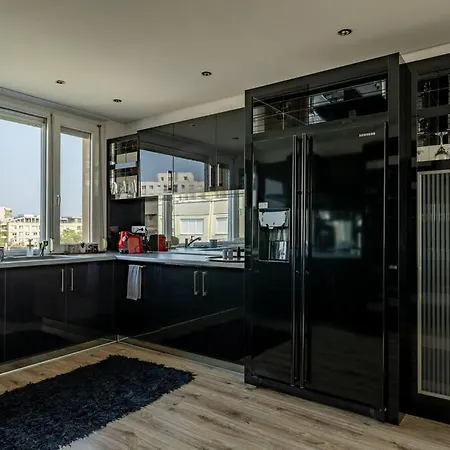 Martonfalvi Penthouse W Jacuzzi * Debreţin