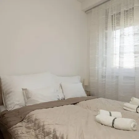 Martonfalvi Penthouse W Jacuzzi * 德布勒森