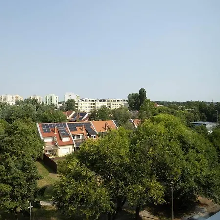 Martonfalvi Penthouse W Jacuzzi * 德布勒森